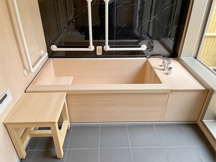 オーダーメイドシステムバス【D-style】坪庭が見えるバスルームプラン/ダイワ化成株式会社