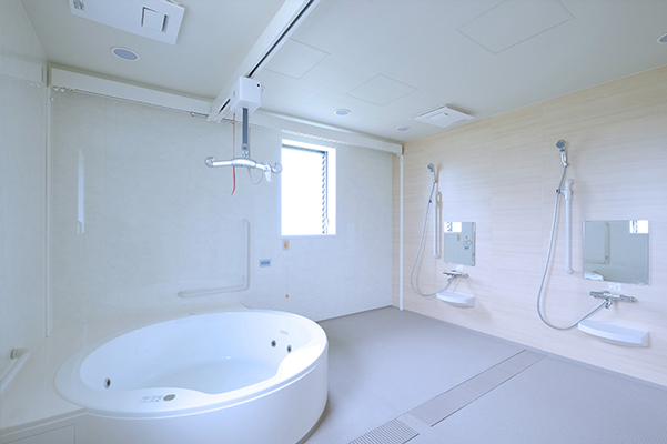 天井レール式リフト対応オーダーメイドユニットバス【介護ゆとりっくす】