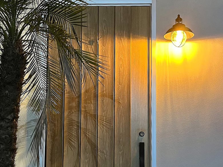 外壁に合わせて選べる傘つきマリンランプ/でんらい