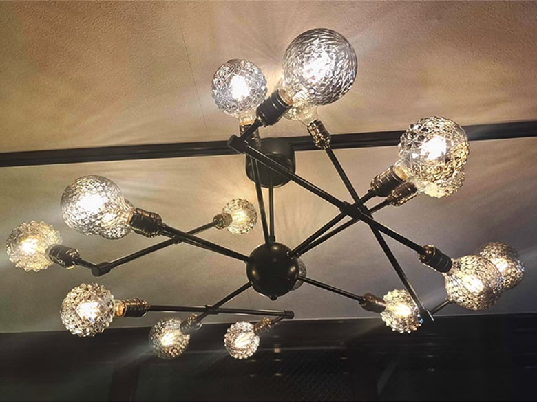 おしゃれな電球×16個搭載シャンデリア/でんらい