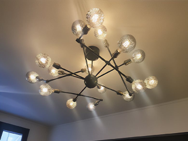 おしゃれな電球×16個搭載シャンデリア