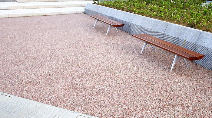 K-グランドR 瓦骨材利用透水性樹脂舗装/株式会社エコシステム