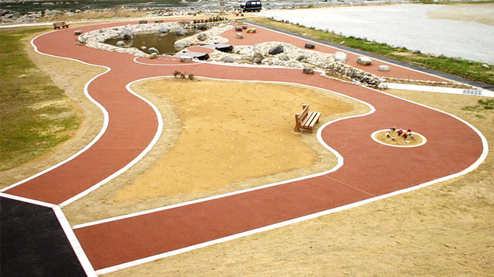 K-グランドR 瓦骨材利用透水性樹脂舗装/株式会社エコシステム