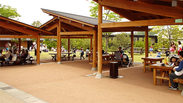 K-グランドR 瓦骨材利用透水性樹脂舗装/株式会社エコシステム