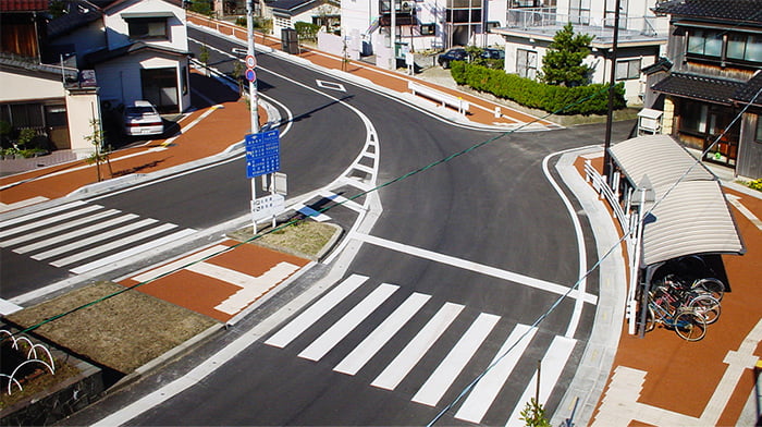 K-グランドR 瓦骨材利用透水性樹脂舗装/株式会社エコシステム