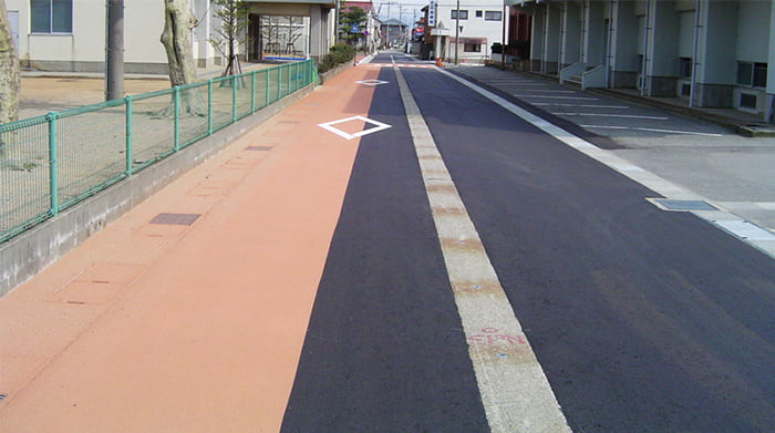 K-グランドコート 瓦骨材利用断熱性すべり止め薄層舗装/株式会社エコシステム