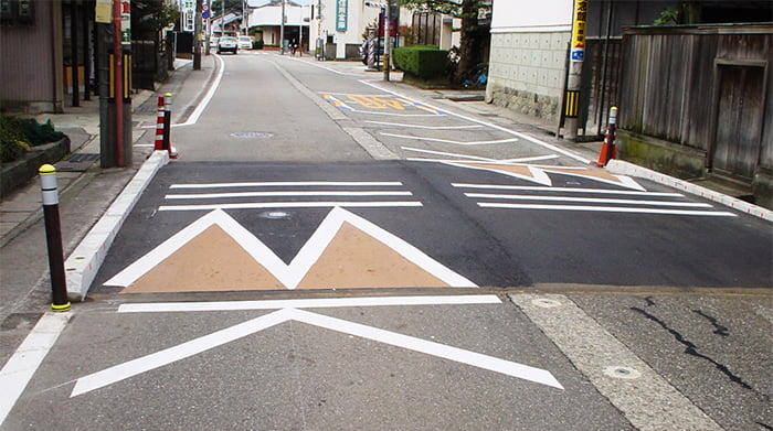 K-グランドコート 瓦骨材利用断熱性すべり止め薄層舗装/株式会社エコシステム