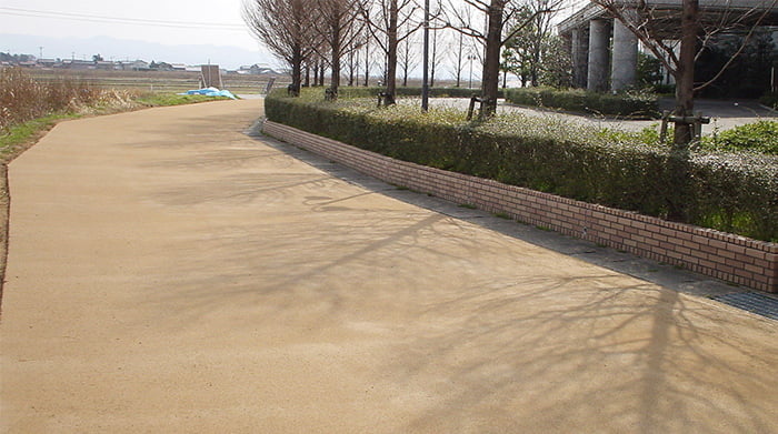 K-グランドコート 瓦骨材利用断熱性すべり止め薄層舗装/株式会社エコシステム