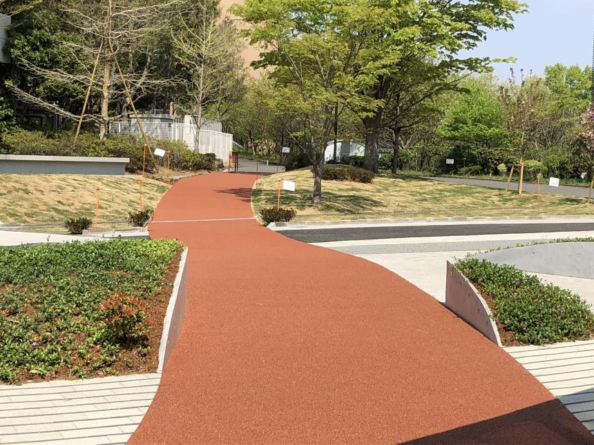 K-グランドR 瓦骨材利用透水性樹脂舗装