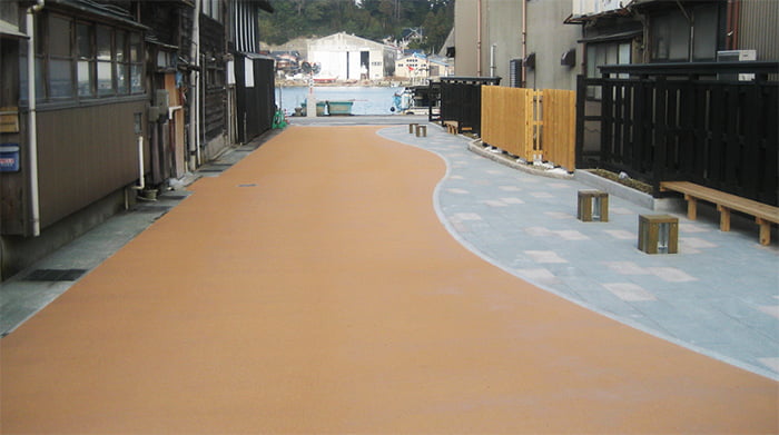 K-グランドコート 瓦骨材利用断熱性すべり止め薄層舗装