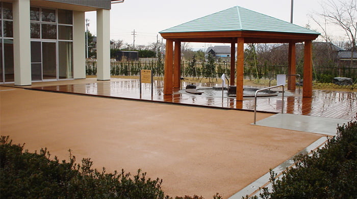 K-グランドコート 瓦骨材利用断熱性すべり止め薄層舗装