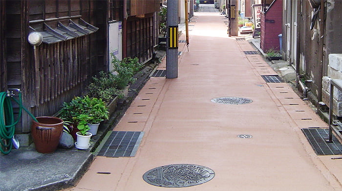 K-グランドコート 瓦骨材利用断熱性すべり止め薄層舗装