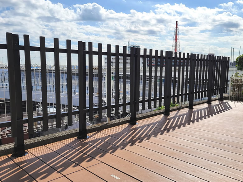 【人工木縦格子材】40×30×1810mm/株式会社エコウッド