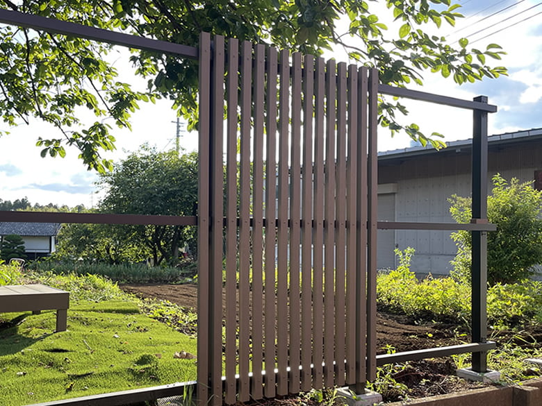 【人工木縦格子材】40×30×1810mm/株式会社エコウッド