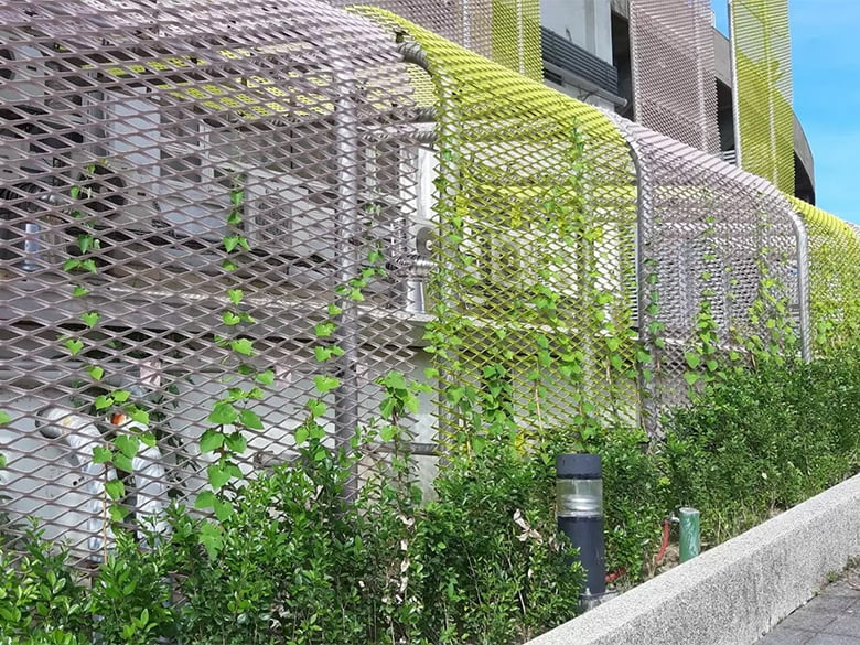 SKA グリーンウォールファサード