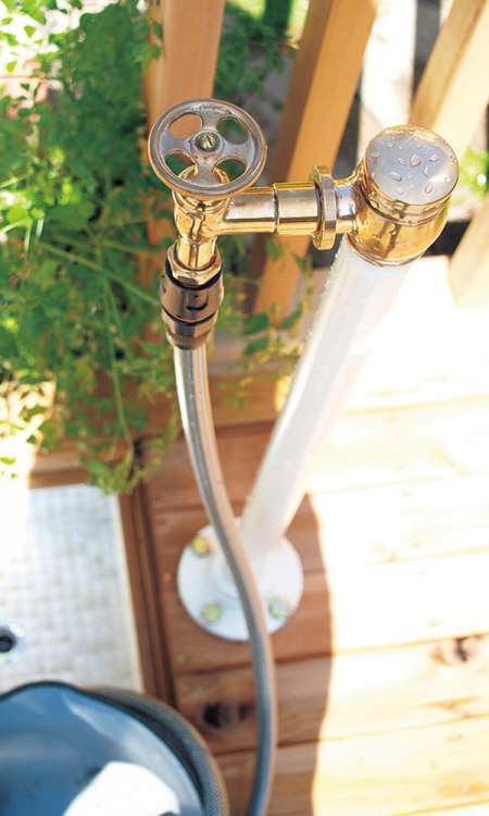 水栓柱:アンティークホワイト / 水栓:ホース水栓 E327099・ブラス / essence / イブキクラフト