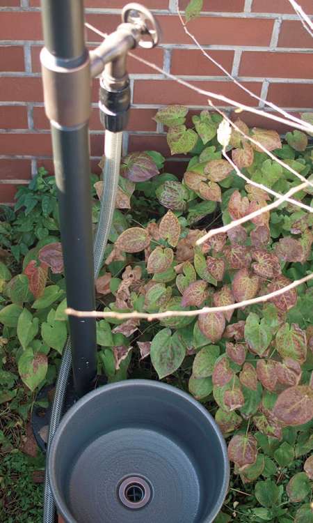 水栓柱:チャコール[ブロンズ] / ガーデンパン:深型 E327182・ピート / essence / イブキクラフト