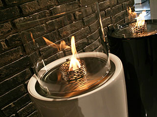 シンプルデザインで大人気のバイオエタノール暖炉