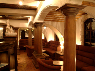 装飾丸柱 手彫り天然木 株式会社ファルコサッソインターナショナル 建築 設備 建材メーカー一覧 建材ナビ 建築材料 建築資材専門の検索サイト