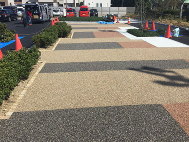 透水性樹脂舗装「ストーンコート」/株式会社ファイン工業