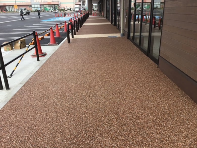 透水性樹脂舗装「ストーンコート」/株式会社ファイン工業