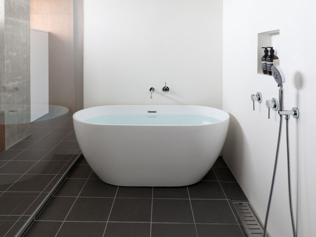 アクリル製 置型バスタブ/フォンテトレーディング株式会社