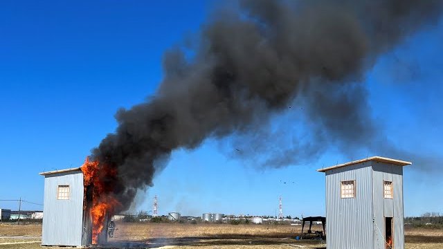 木造・火災比較実験 (定点カメラ)