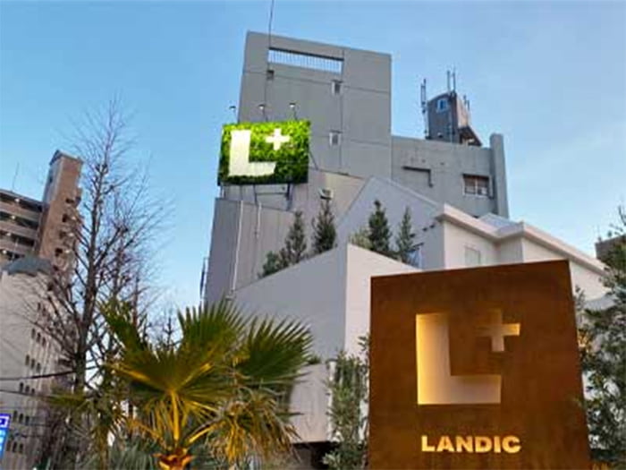 ～店舗演出に～人工壁面緑化パネル【ビスタフォリア®】