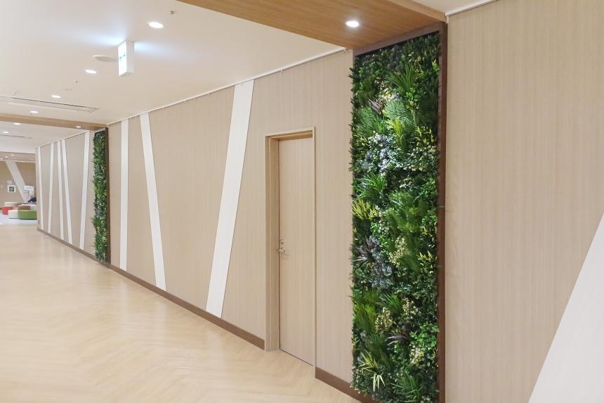 ～店舗演出に～人工壁面緑化パネル【ビスタフォリア®】