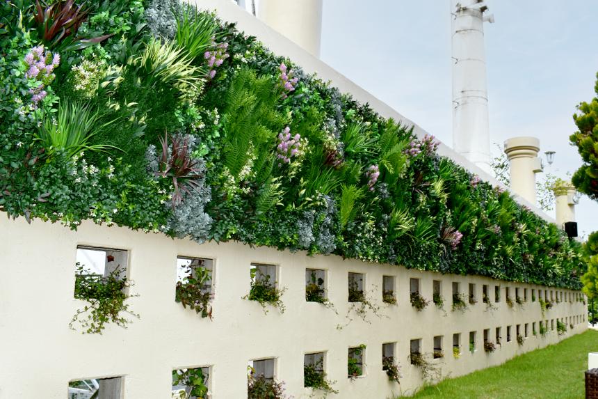 ～店舗演出に～人工壁面緑化パネル【ビスタフォリア®】