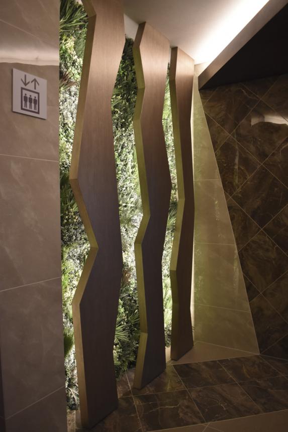 ～店舗演出に～人工壁面緑化パネル【ビスタフォリア®】