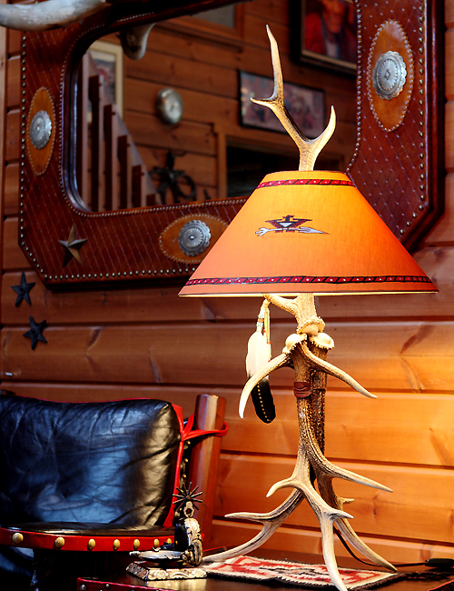「DEERHORNSMITH’S」の鹿角ブラケットランプ