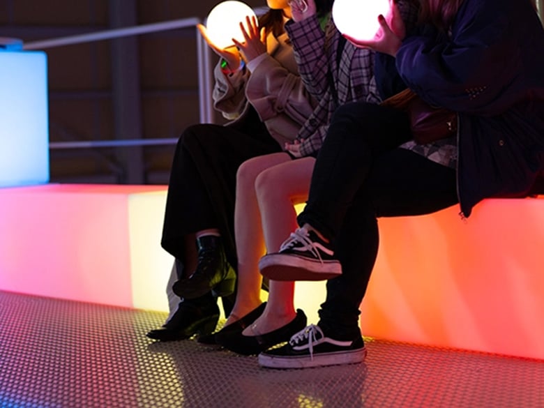 光るファニチャーシリーズ【ベンチ SIRIUS STRAIGHT】(レンタルも可能)