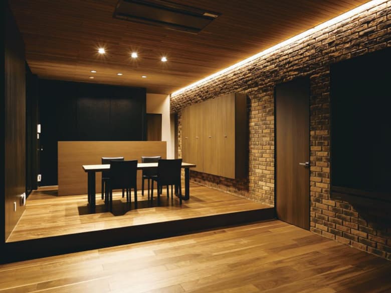 フローリング/アイオーシー株式会社