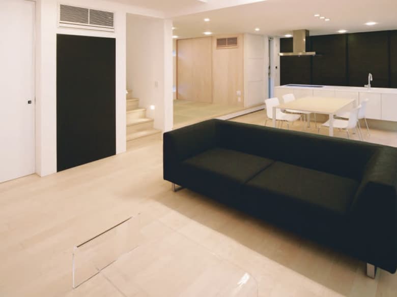 フローリング/アイオーシー株式会社