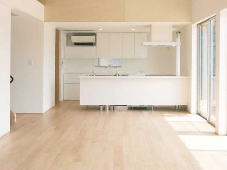 フローリング/アイオーシー株式会社