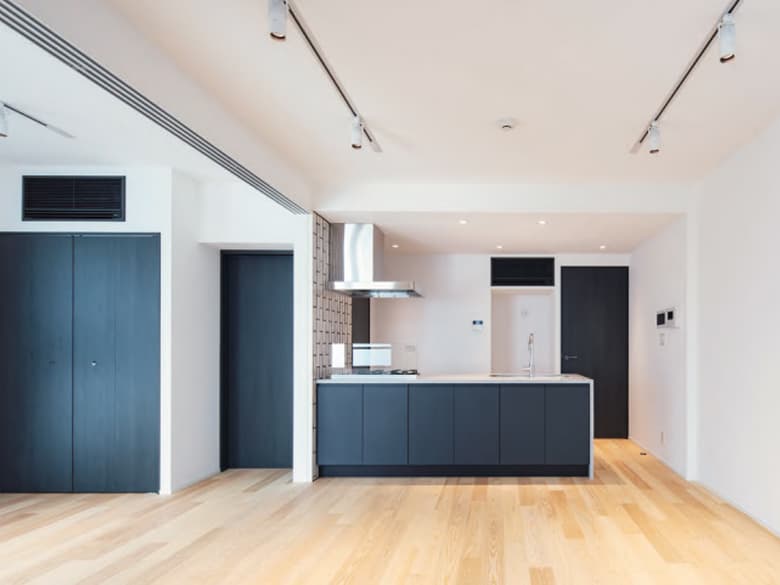 フローリング/アイオーシー株式会社