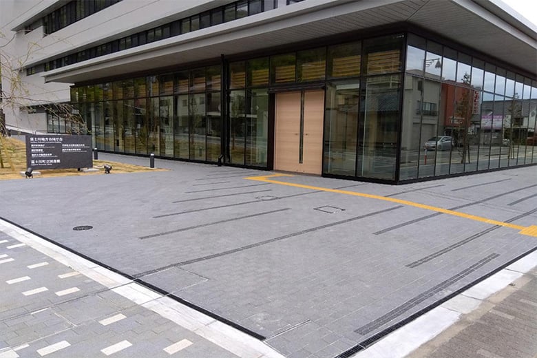 舗装ブロック【しっとり】/株式会社イワタ