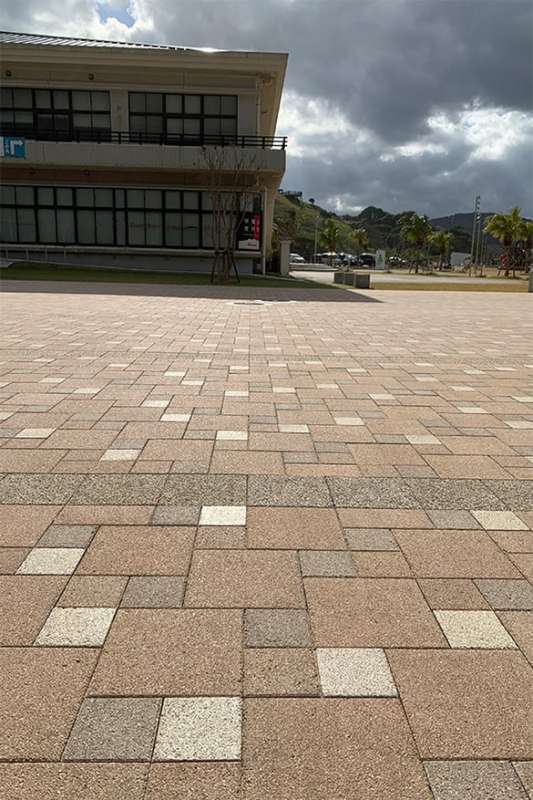 舗装ブロック【しっとり】/株式会社イワタ