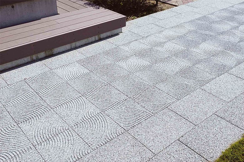 舗装ブロック【漣 -さざなみ- 】/株式会社イワタ