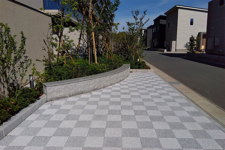 舗装ブロック【アースクルーSLIT】/株式会社イワタ