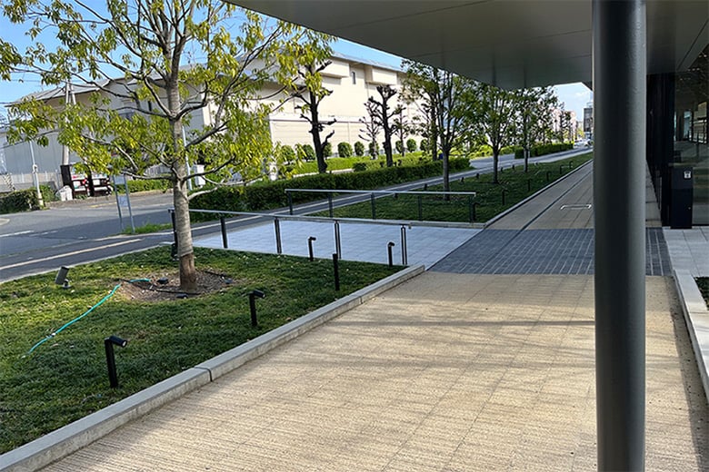 舗装ブロック【くしびき】/株式会社イワタ