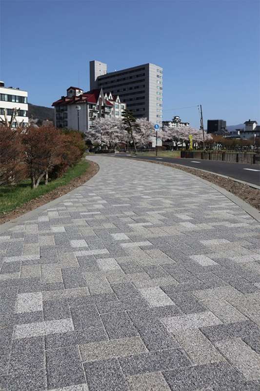 舗装ブロック【サアラ】/株式会社イワタ