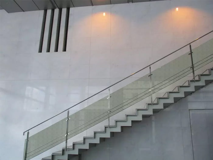 DDG JAPAN/メタルメッシュガラス/ALUMESH(階段手すりガラス)