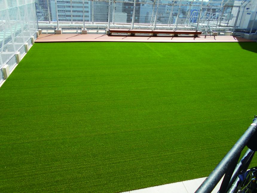 商業施設等の屋上向け人工芝+アンダーマット