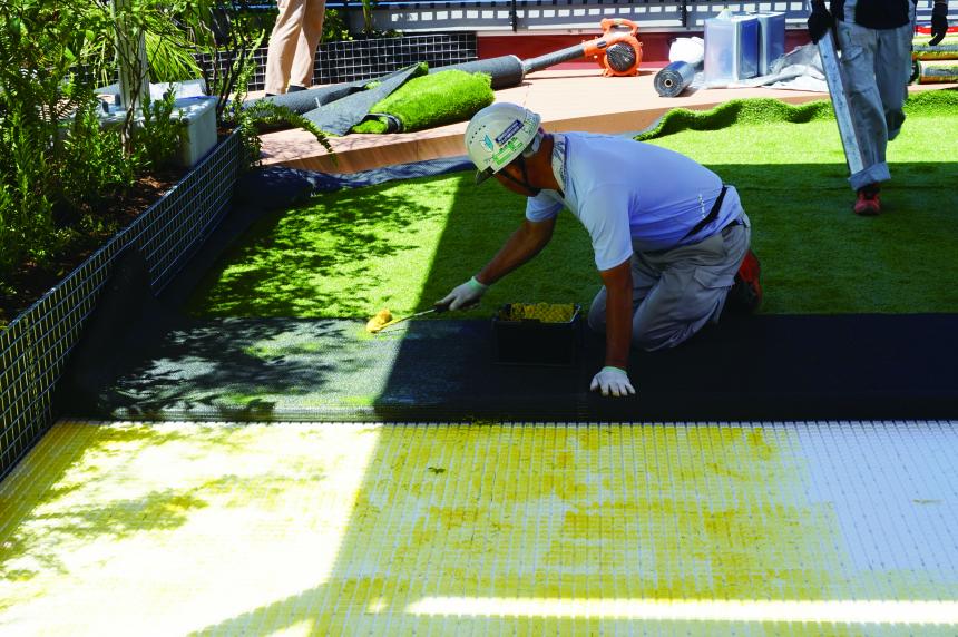 商業施設等の屋上向け人工芝+アンダーマット