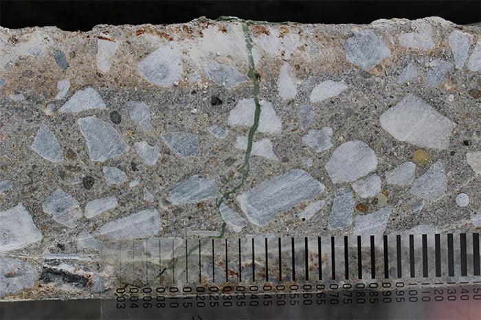 セメント系高性能クラック補修材 『ひびうめ～る』