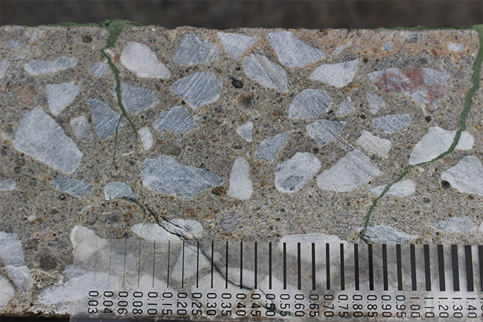 セメント系高性能クラック補修材 『ひびうめ～る』