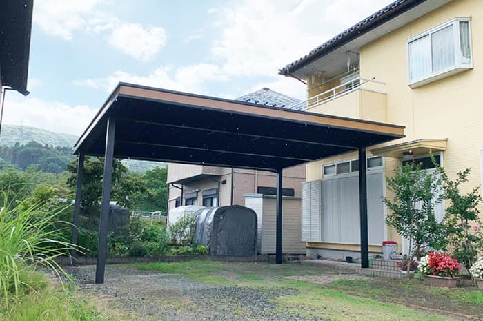 鉄骨屋が作った武骨なカーポート「B-CANO」