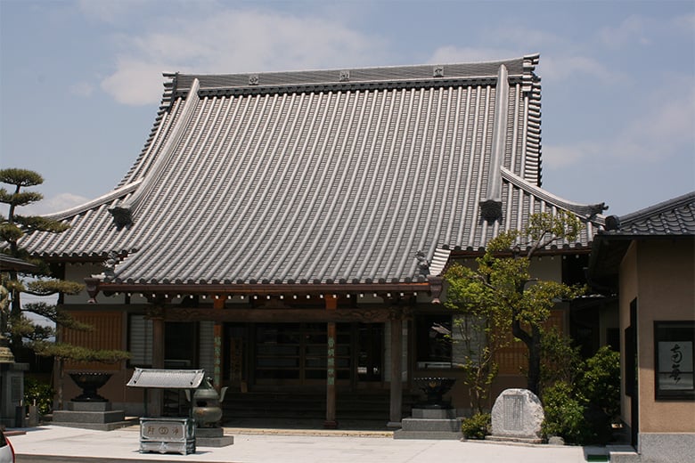 万葉(一体型本葺き瓦)